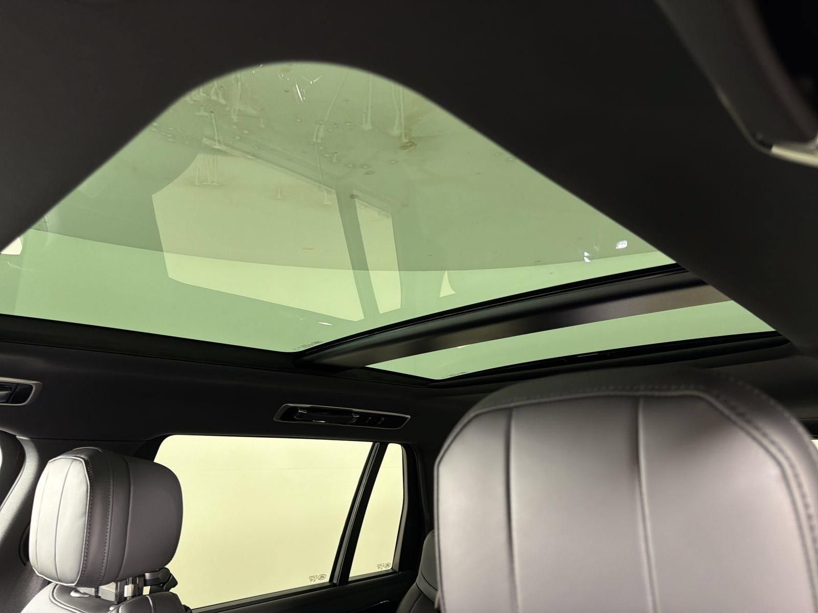 New 2026 Land Rover Range Rover Long Wheelbase SE AWD/4WD image 9