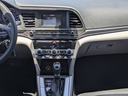 Used 2020 Hyundai Elantra SE w/ Cargo Package (C1) FWD image 16