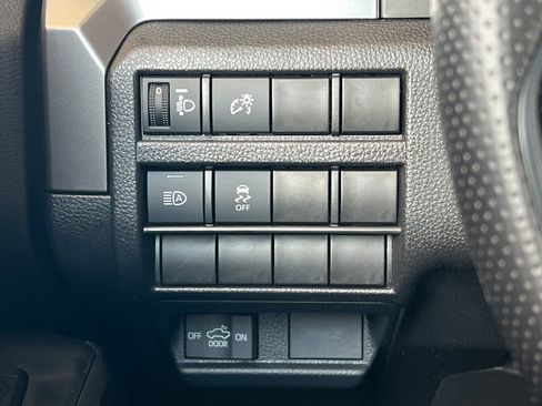 Certified 2025 Toyota Tacoma SR5 image 31