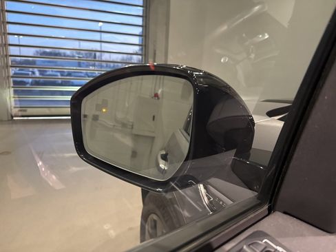 Used 2023 Land Rover Discovery Sport S image 13