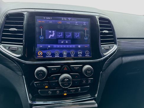 Used 2019 Jeep Grand Cherokee Laredo image 12