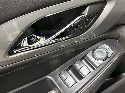 Used 2018 Chevrolet Traverse LT FWD image 20