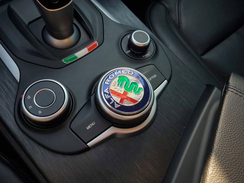 Used 2019 Alfa Romeo Stelvio AWD image 37