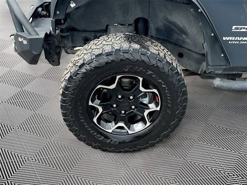 Used 2017 Jeep Wrangler Unlimited Sport w/ Connectivity Group image 34