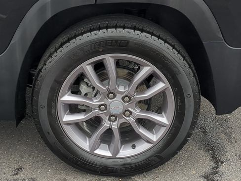 Used 2023 GMC Terrain SLT AWD/4WD image 32