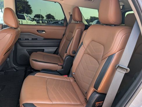 Used 2024 Nissan Pathfinder Platinum FWD image 29
