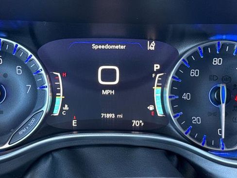 Used 2023 Chrysler Pacifica Touring-L image 30