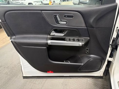 Used 2021 Mercedes-Benz GLB 250 4MATIC image 8