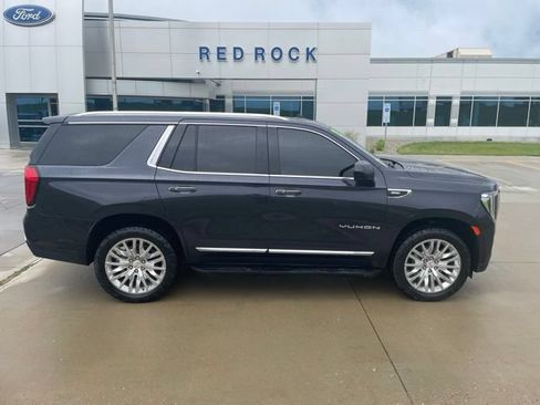 Used 2023 GMC Yukon SLT AWD/4WD image 3
