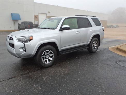 Used 2024 Toyota 4Runner TRD Off-Road image 3