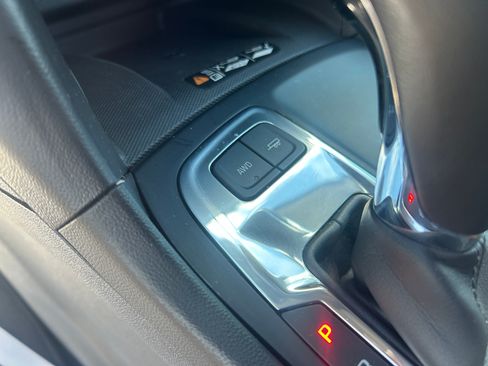 Used 2019 Chevrolet Equinox Premier AWD/4WD image 24