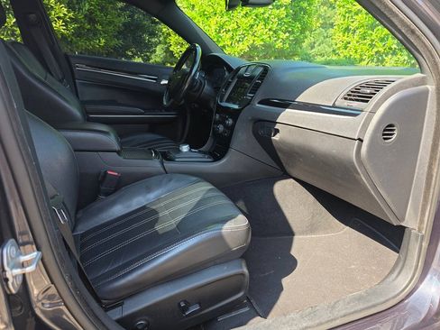 Used 2019 Chrysler 300 S RWD image 34