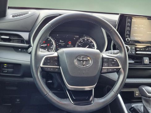 Used 2022 Toyota Highlander XSE image 10