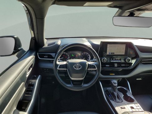 Used 2023 Toyota Highlander XSE FWD image 13