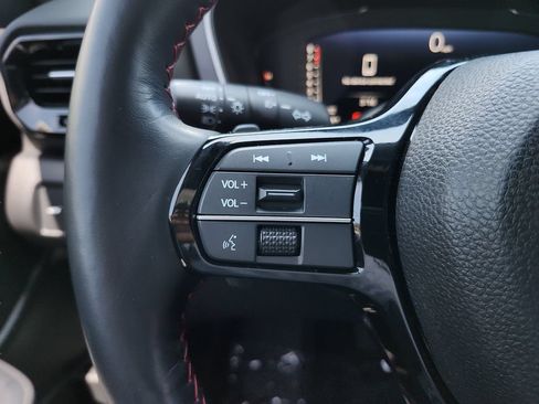 Certified 2025 Honda Pilot Black Edition image 30