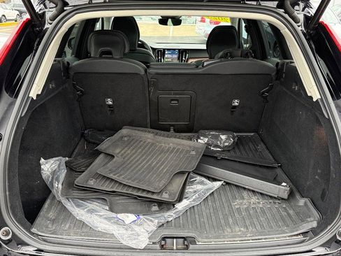 Certified 2023 Volvo XC60 B5 Plus w/ Climate Package image 5