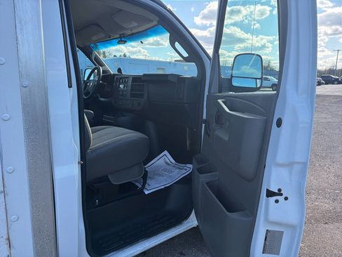 Used 2017 Chevrolet Express 3500 w/ Chrome Appearance Package image 11