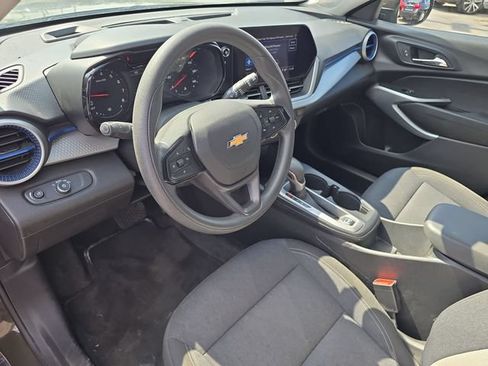 Used 2024 Chevrolet Trax LS w/ LS Convenience Package FWD image 16