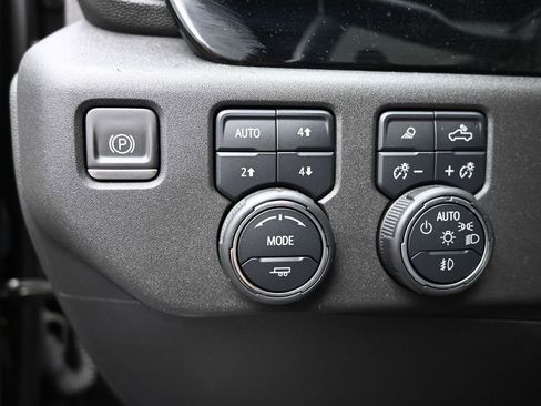 Used 2023 Chevrolet Silverado 1500 ZR2 AWD/4WD image 12