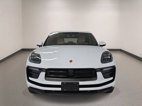 Certified 2023 Porsche Macan AWD/4WD image 5
