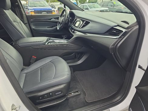 Used 2024 Buick Enclave Premium image 16