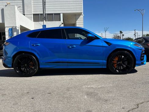 Used 2022 Lamborghini Urus image 3