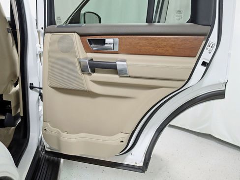 Used 2016 Land Rover LR4 HSE image 38