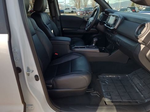 Used 2022 Toyota Tacoma TRD Off-Road w/ TRD Premium Off Road Package image 22