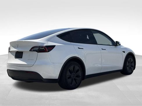 Used 2024 Tesla Model Y Long Range AWD/4WD image 11