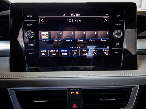 New 2026 Volkswagen Taos SE image 5