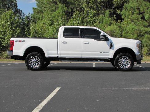 Used 2019 Ford F250 Lariat w/ Lariat Value Package image 4