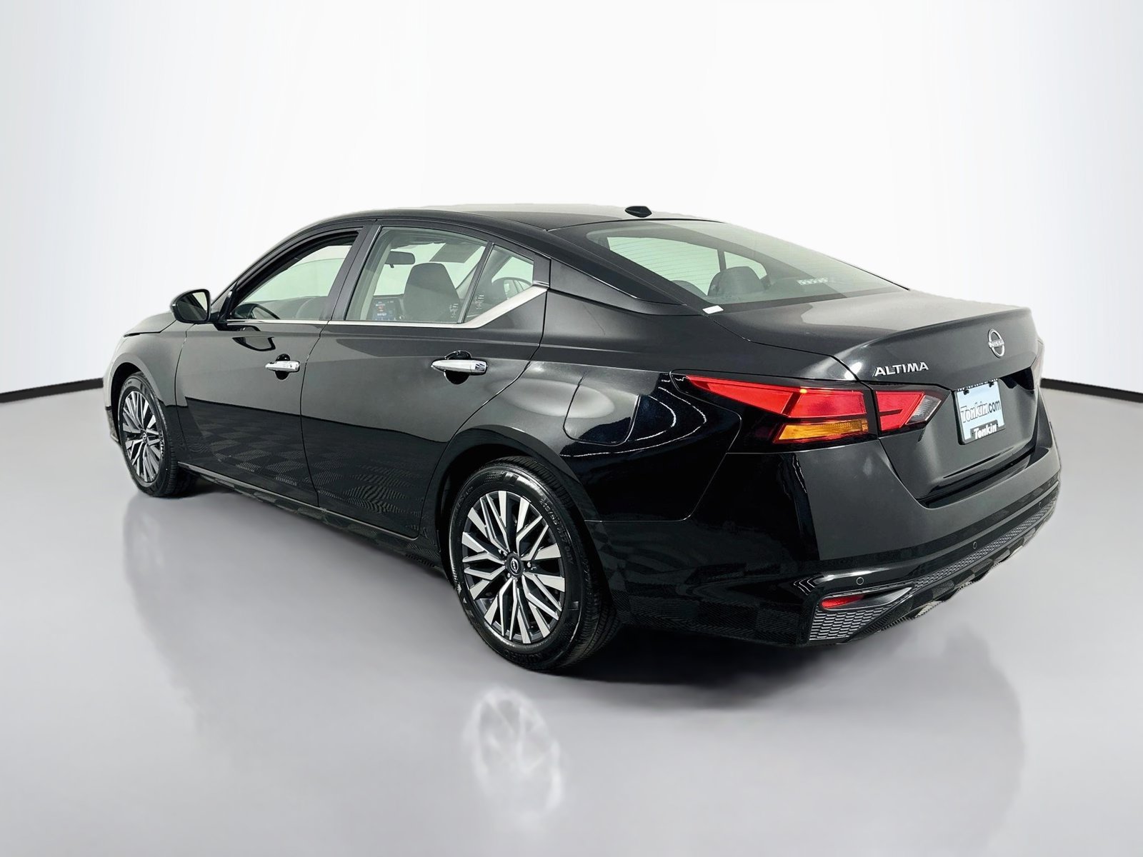 Used 2025 Nissan Altima 2.5 SV FWD image 5