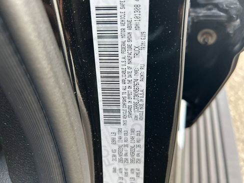 Used 2019 RAM 1500 Laramie image 41