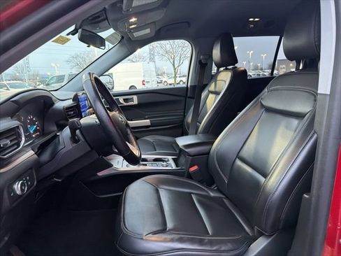 Used 2021 Ford Explorer XLT w/ Equipment Group 202A image 27