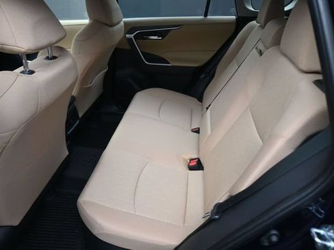 Used 2025 Toyota RAV4 XLE AWD/4WD image 19