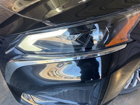 Used 2025 Nissan Altima 2.5 SV FWD image 9