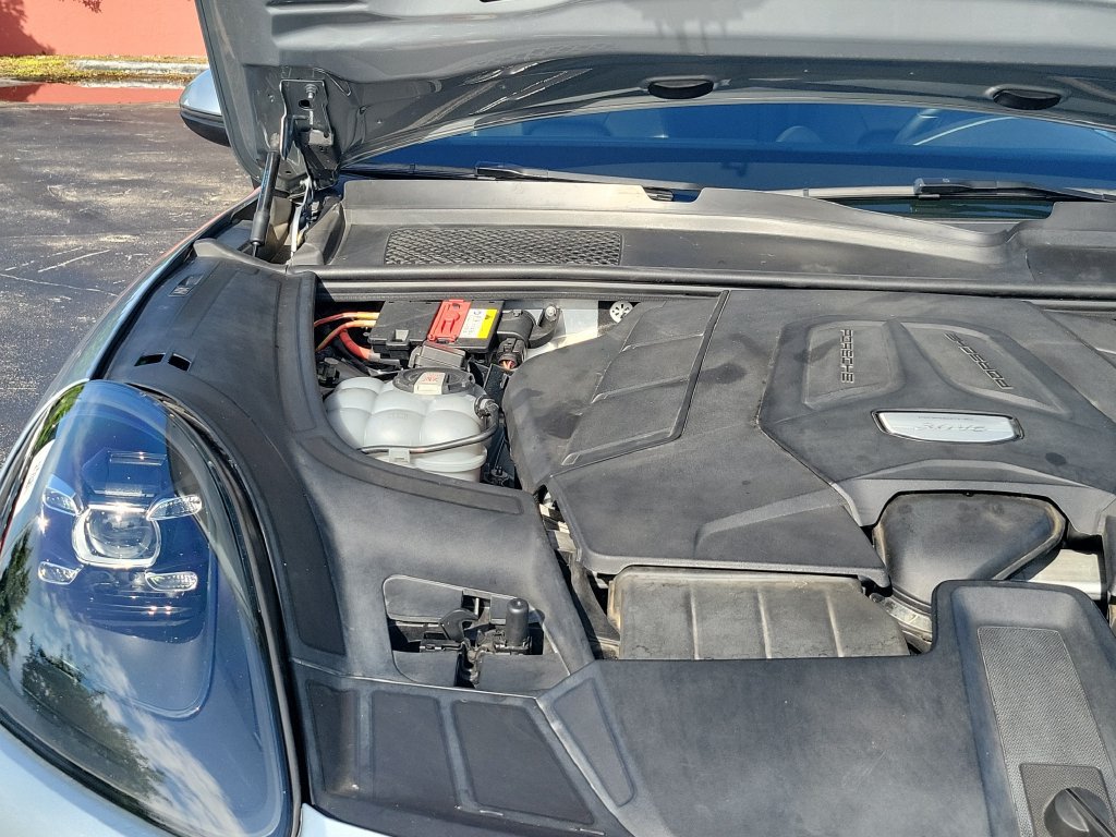 Used 2021 Porsche Cayenne AWD/4WD image 38