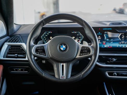 Used 2025 BMW X7 M60i image 17