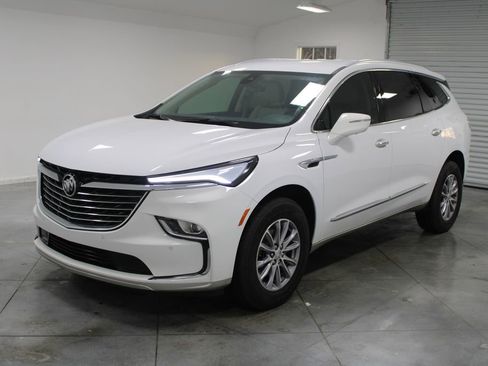 Used 2024 Buick Enclave Essence w/ Technology Package image 4