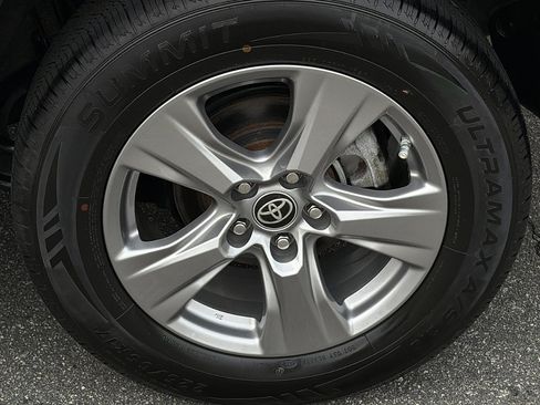 Used 2023 Toyota RAV4 LE AWD/4WD image 6