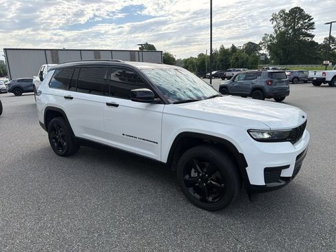 Used 2023 Jeep Grand Cherokee L Laredo RWD image 11