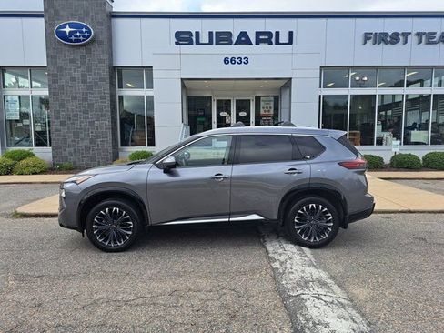 Used 2025 Nissan Rogue Platinum FWD image 3