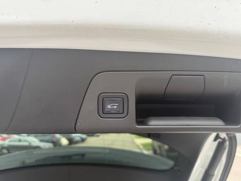 Used 2021 Buick Envision Essence w/ Technology Package I AWD/4WD image 9