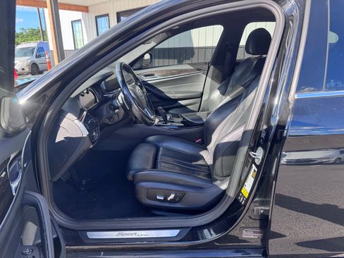 Used 2018 BMW 530i xDrive AWD/4WD image 12