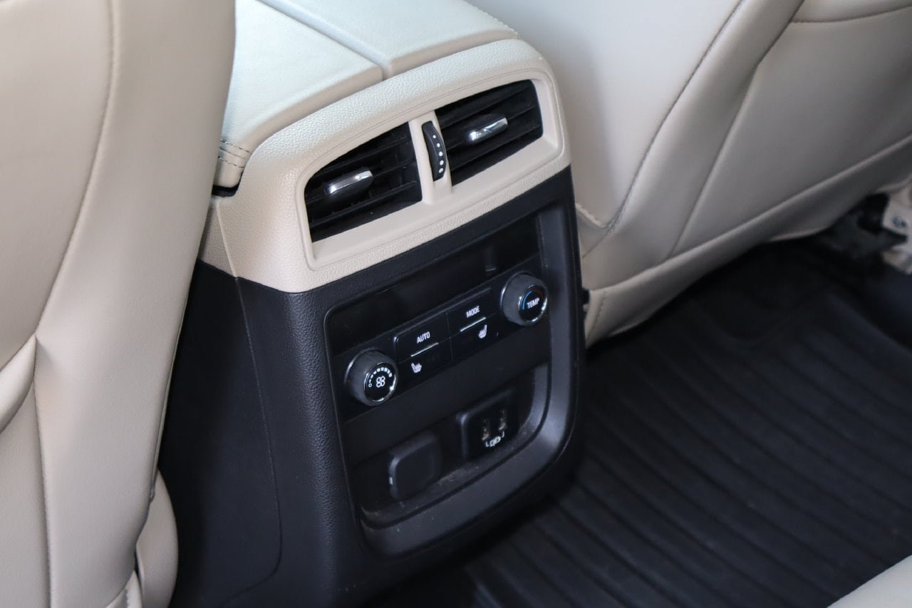 Used 2018 Buick Envision Essence FWD image 19