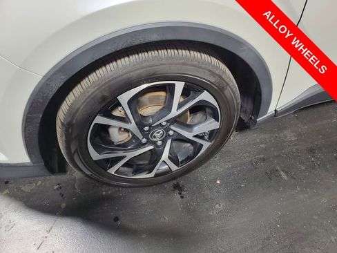 Certified 2019 Toyota C-HR Limited image 7