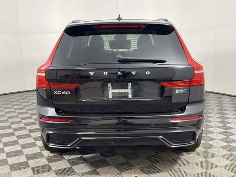 Certified 2025 Volvo XC60 B5 Plus image 9