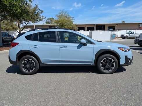 Used 2022 Subaru Crosstrek 2.0i Premium w/ Moonroof Package image 2