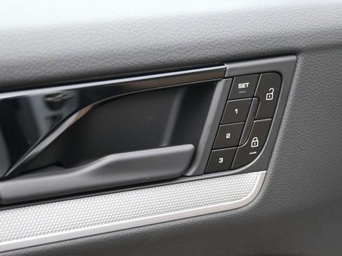 New 2025 Porsche Cayenne Coupe image 19