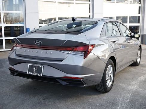 Used 2023 Hyundai Elantra SE image 6